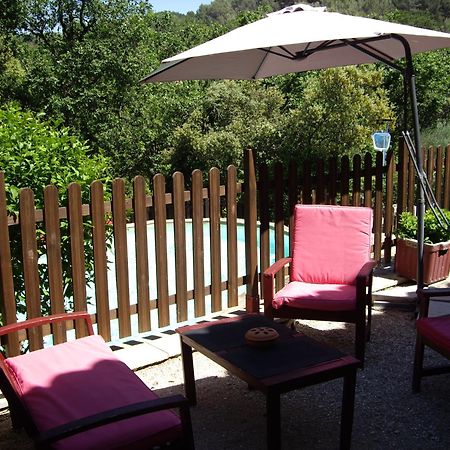 La Bastide De Mauragne - Gite Les Iris Apt Bagian luar foto