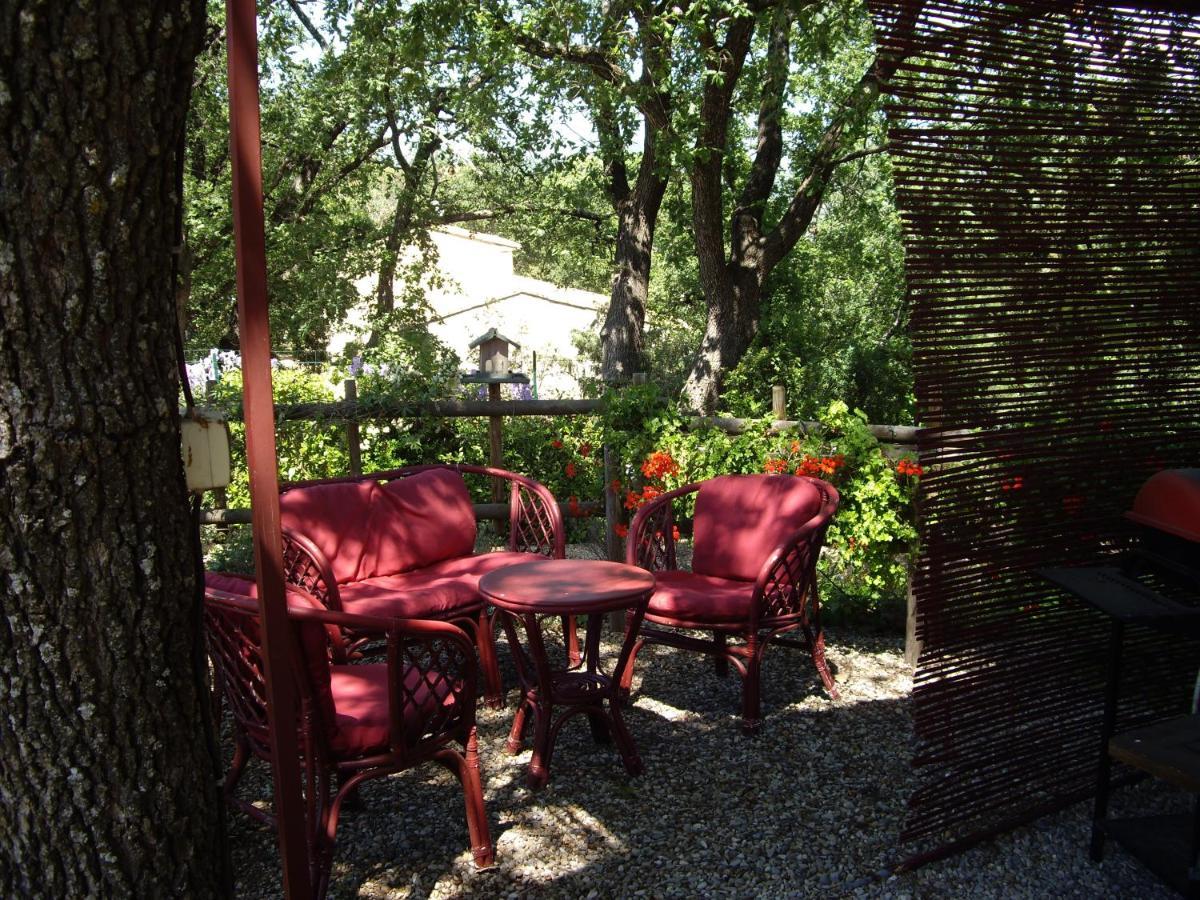 La Bastide De Mauragne - Gite Les Iris Apt Bagian luar foto