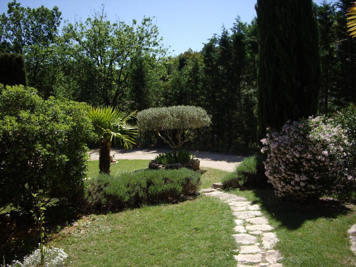 La Bastide De Mauragne - Gite Les Iris Apt Bagian luar foto